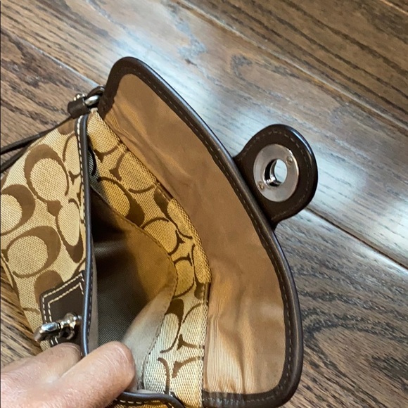 Coach wristlet - Picture 6 of 9